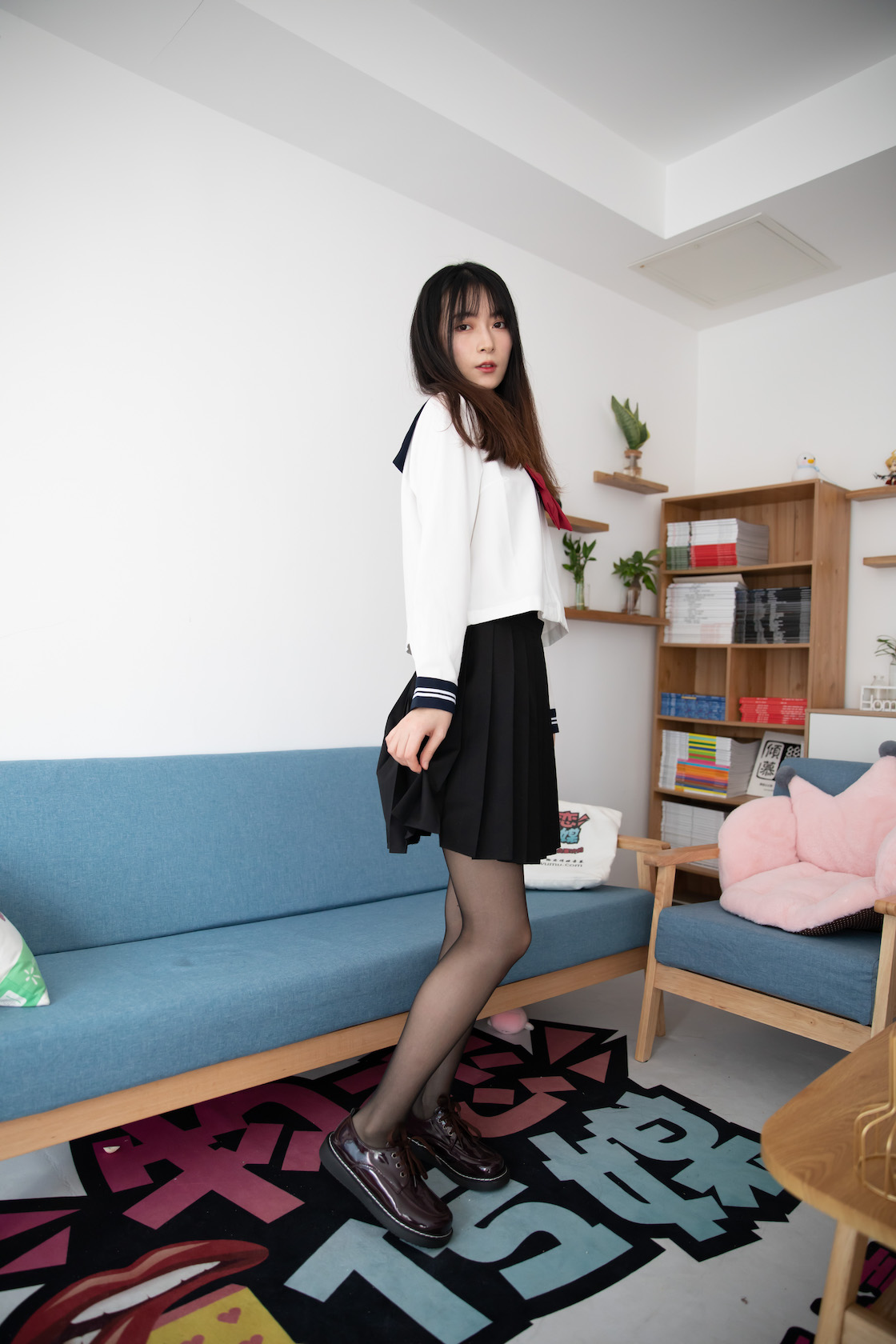 665期：猫耳-JK制服、黑丝、踩东西剧情Rw.jpg