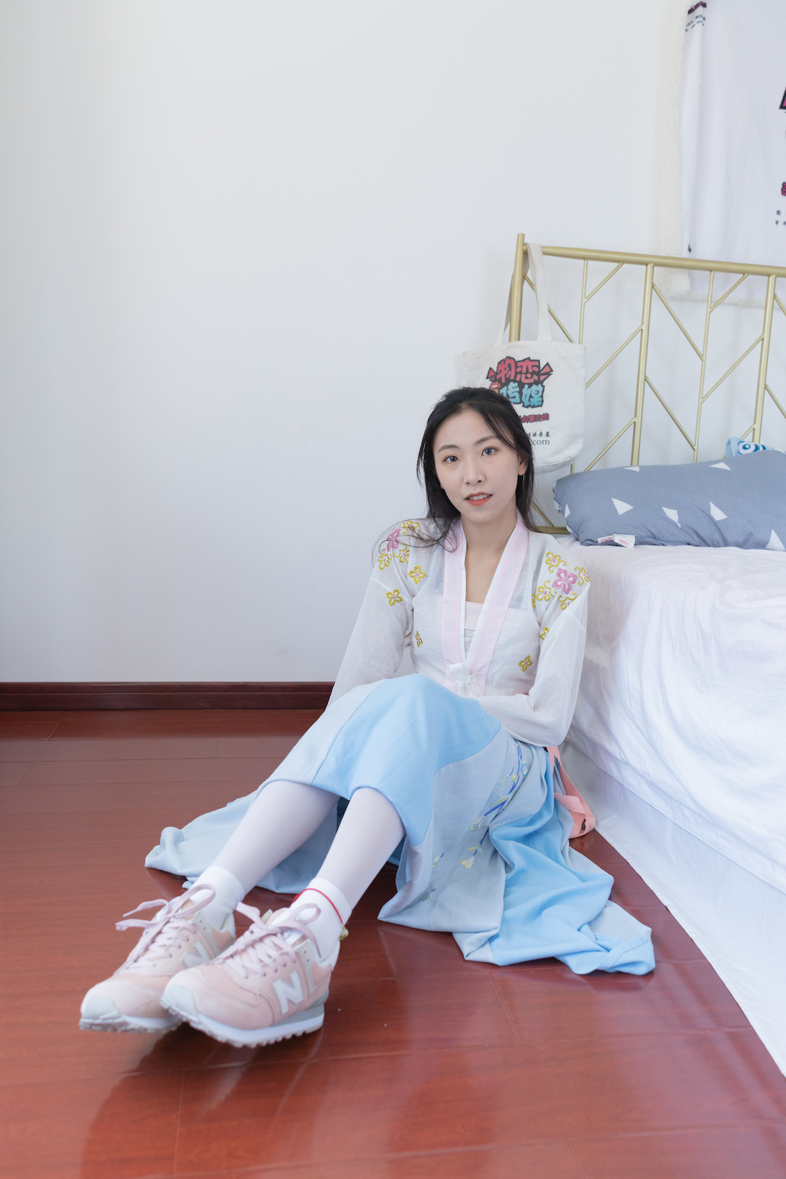 856期：elise-汉服、NB运动鞋、白棉袜、白丝om.jpg