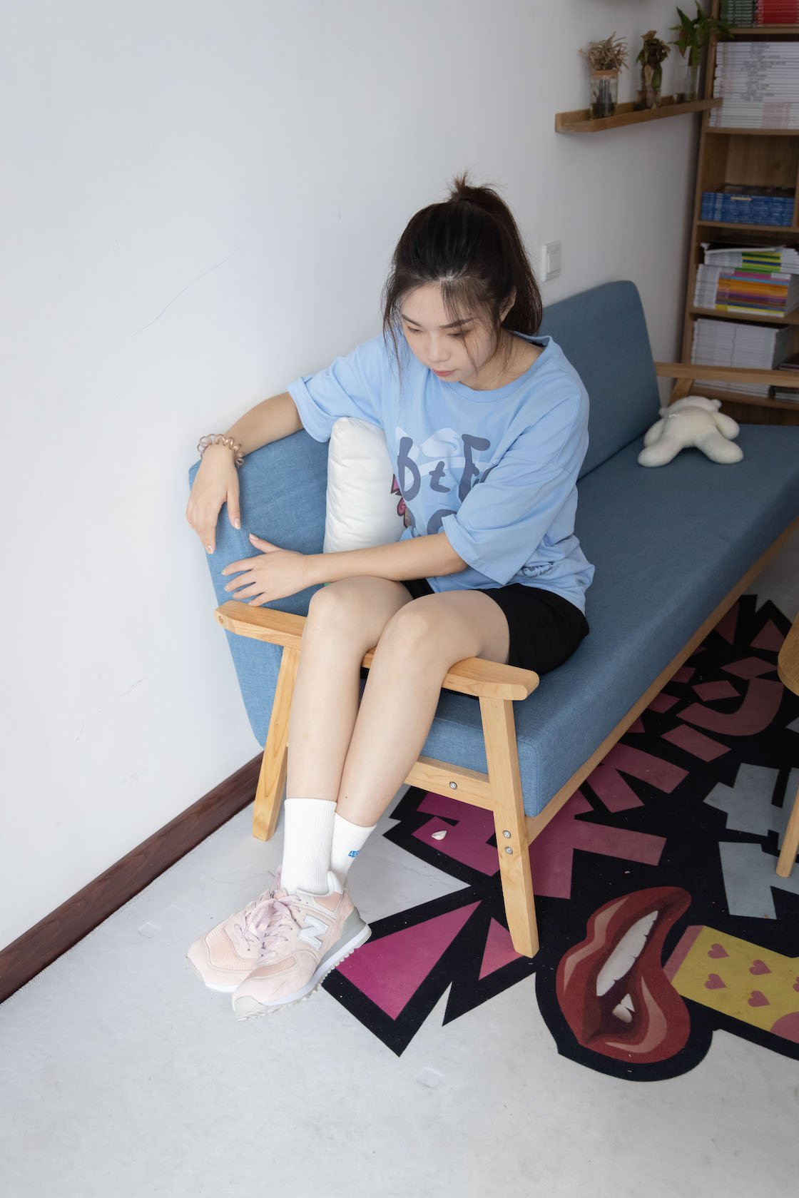 933期：漾漾-NB运动鞋、白棉袜、裸足BA.jpg
