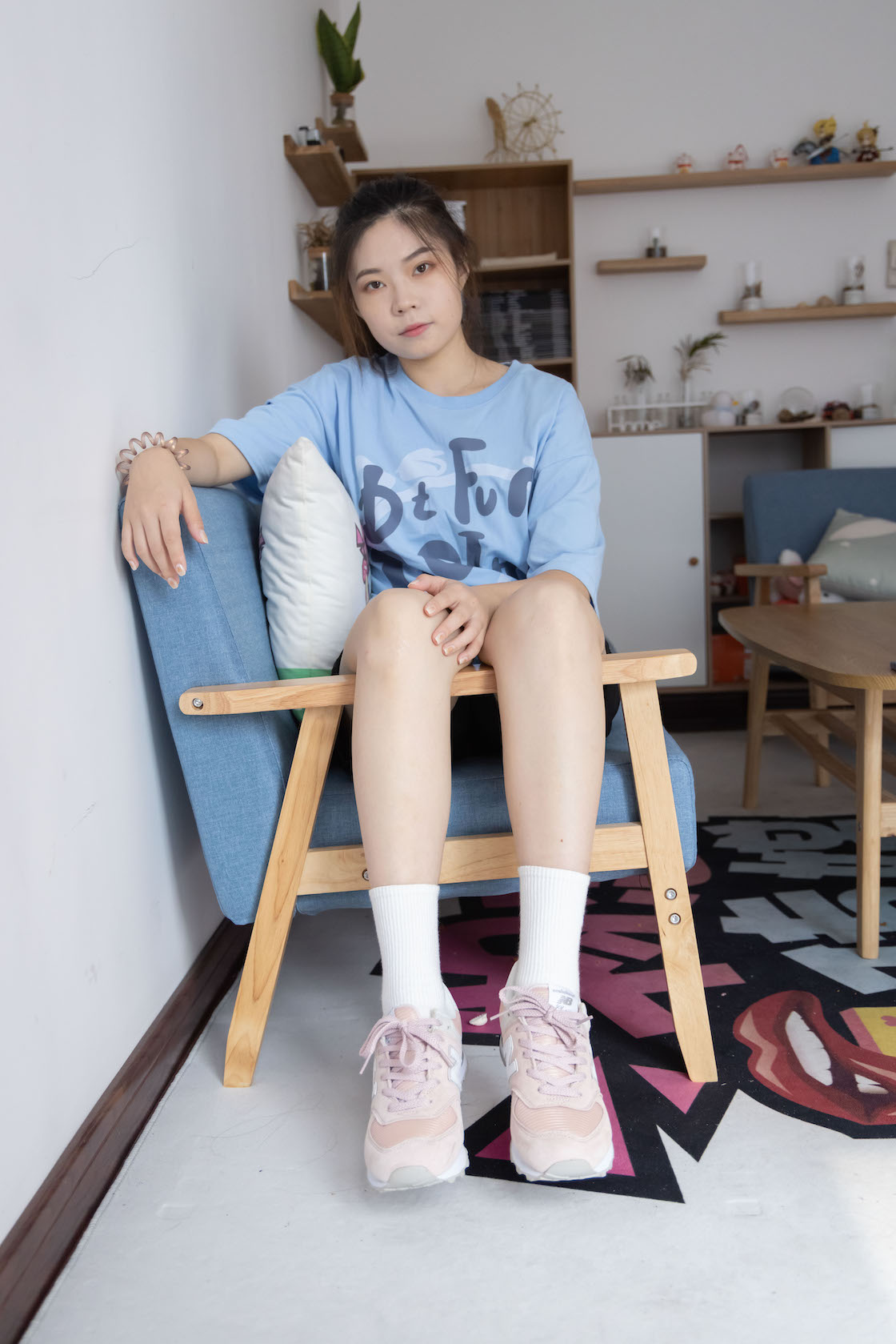 933期：漾漾-NB运动鞋、白棉袜、裸足BA.jpg