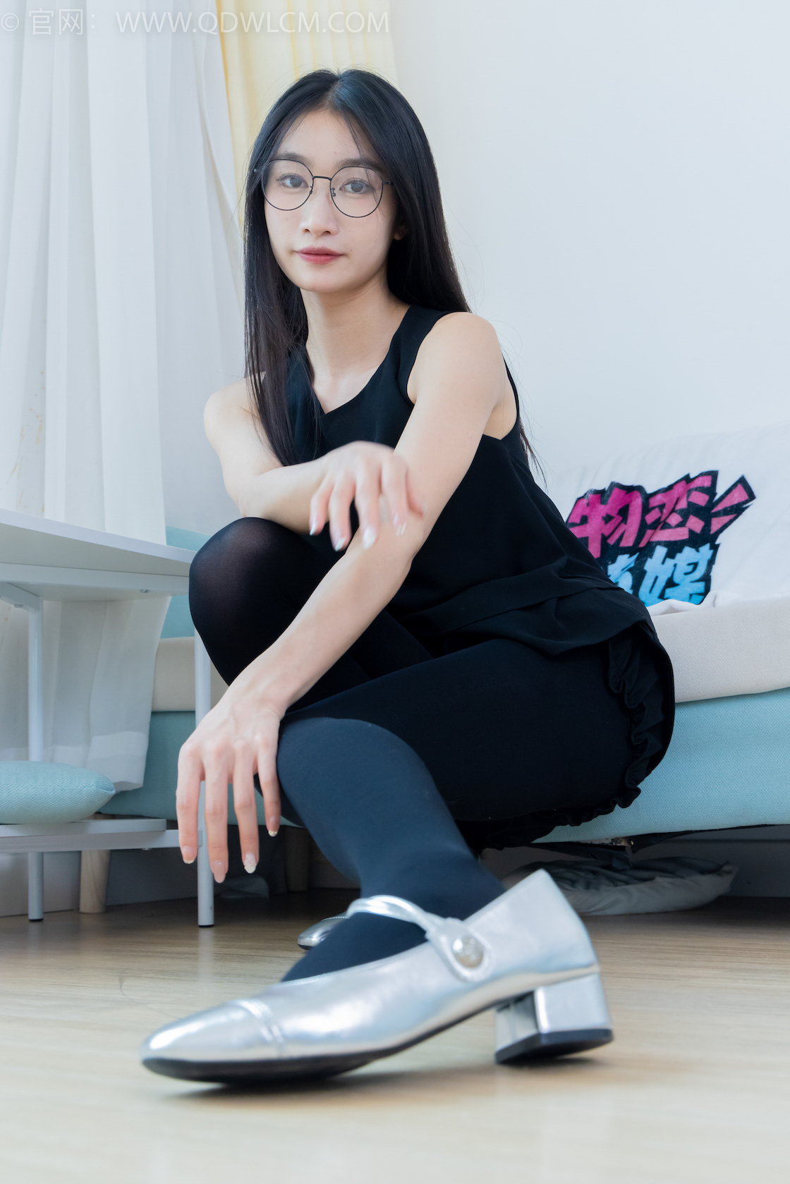 物恋传媒2249期：小影-低跟鞋、厚黑丝、物恋传媒、物恋摄影映画Zy.jpg